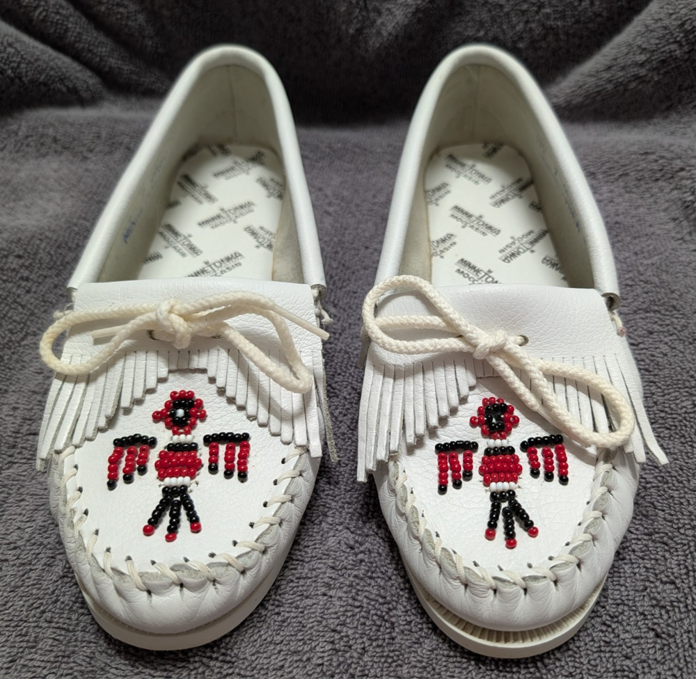 Minnetonka White Leather Moccasins Beaded Thunderbird Shoes Women’s Size 7